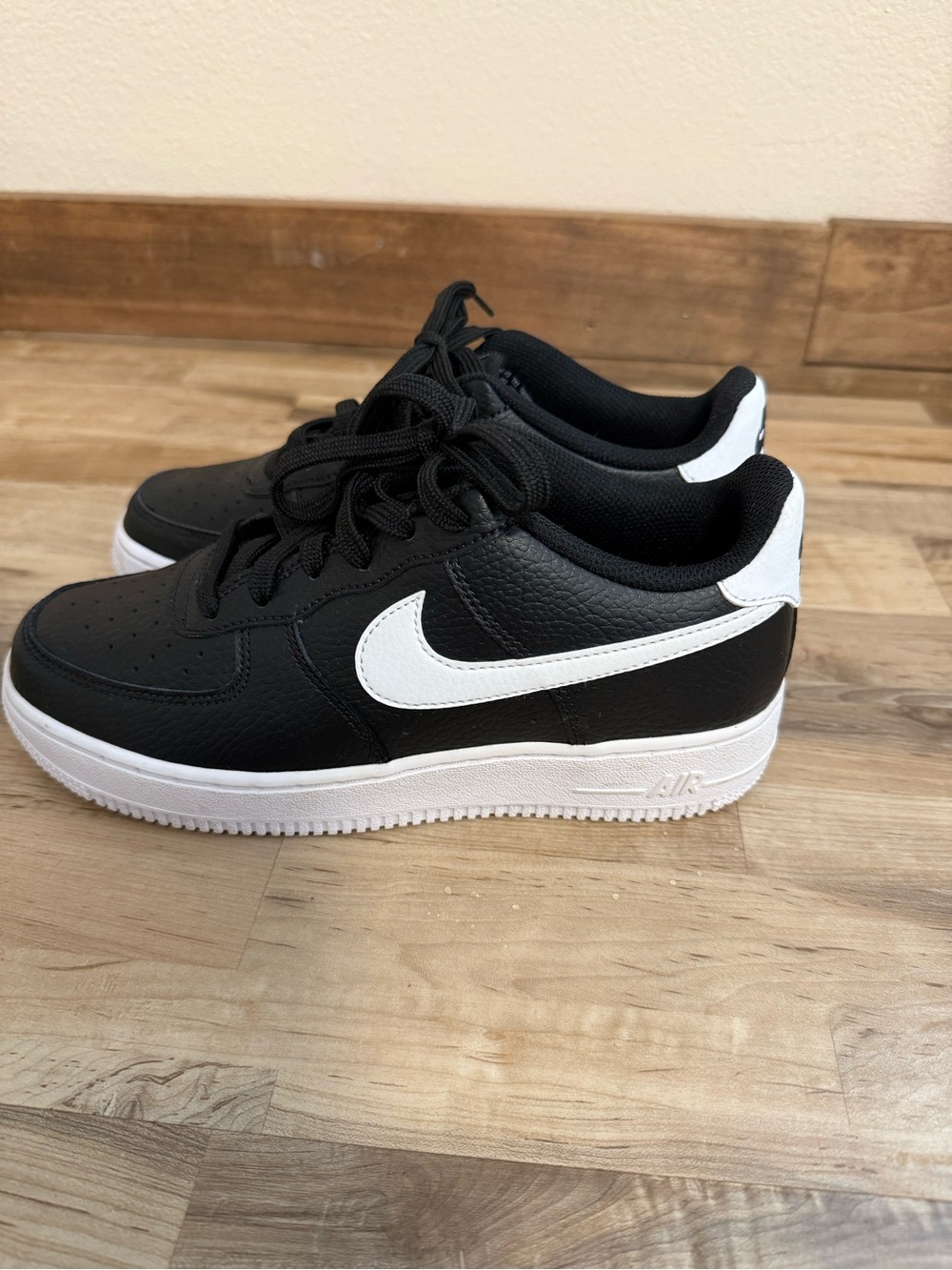 Nike Kids Black and White Low-Top Sneakers